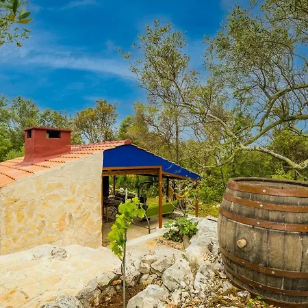Stunning House With Private Beach Ferienhaus Ston